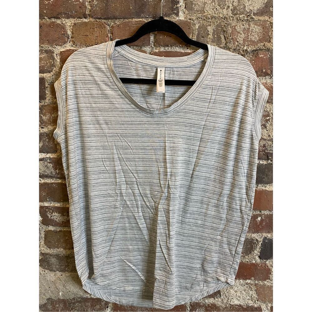 ATHLETA Cloudlight Stratus Striped Tee Gray/White Drop Shoulder Women’s Size Sma